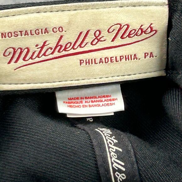 Mitchell & Ness Vancouver Grizzlies Hat Cap One Size Black & Green NBA Snapback - Picture 6 of 8